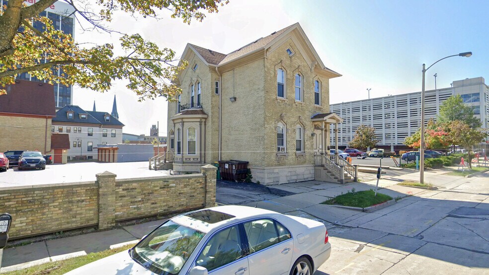 More Photos Of , Milwaukee Multifamily For Sale