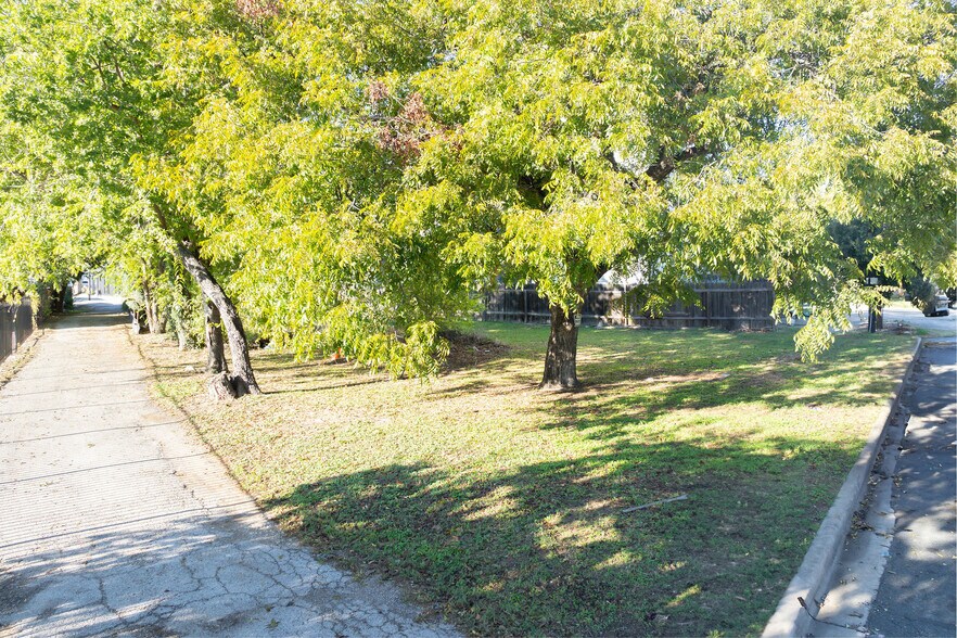 More Photos Of 2307 Coronado St, Austin Land For Sale