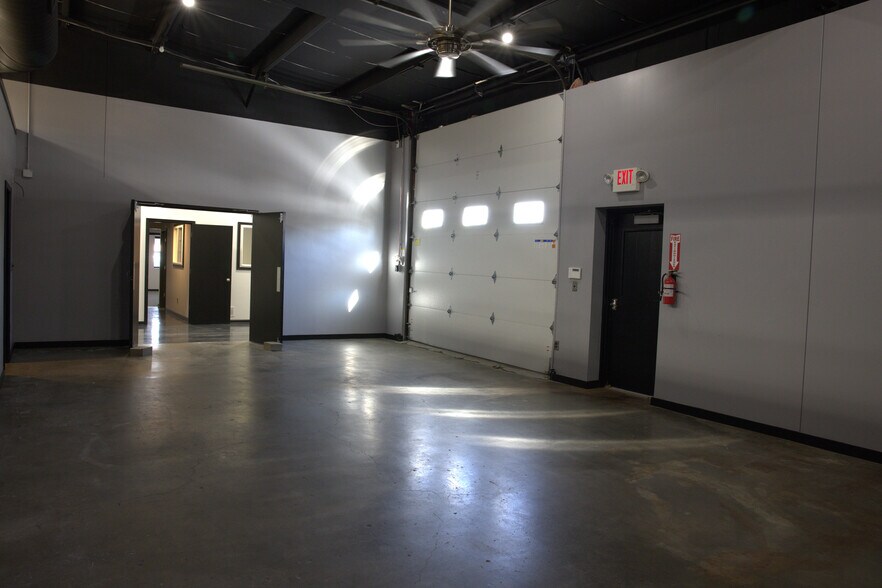 More Photos Of 101 W Shrader St, Liberty Manufacturing For Lease