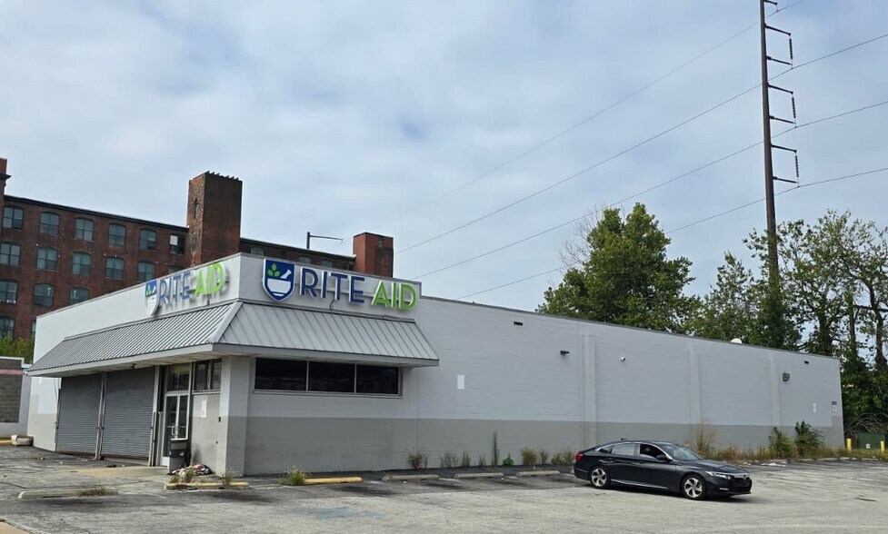More Photos Of 2201 W Allegheny Ave, Philadelphia Drugstore For Lease