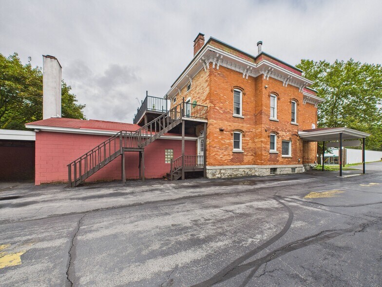 More Photos Of 40 E Genesee St, Auburn Storefront Retail Residential For Lease