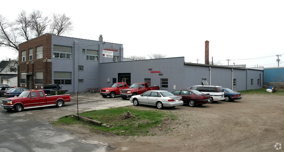 More Photos Of 4015 Dewey St, Toledo Warehouse For Sale