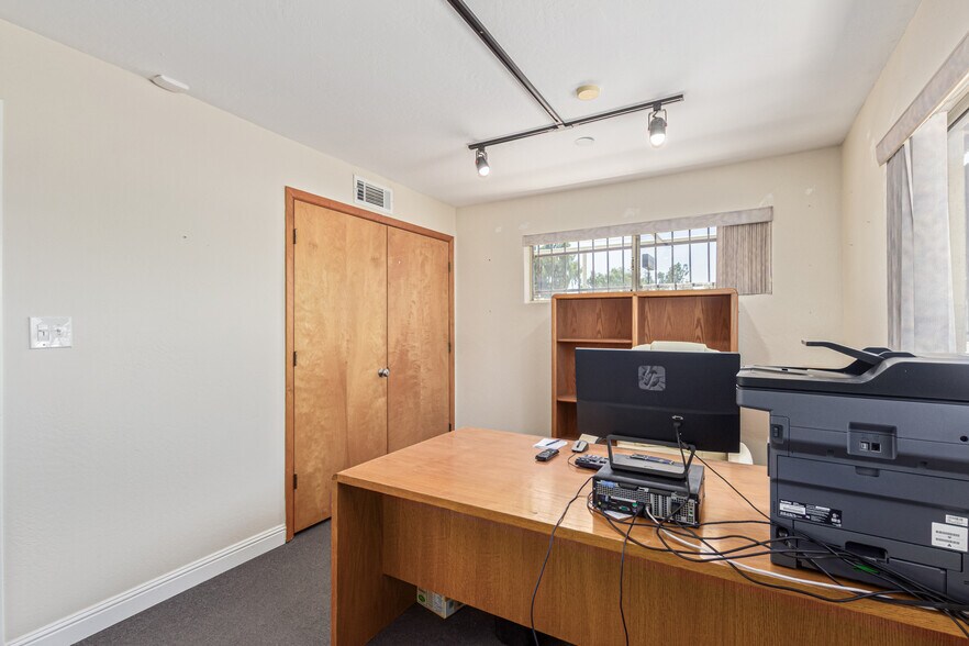 More Photos Of 8545 N Black Canyon Hwy, Phoenix Medical For Sale