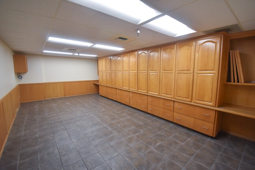 More Photos Of 5780 Soestern Ct, Chino Manufacturing For Sale