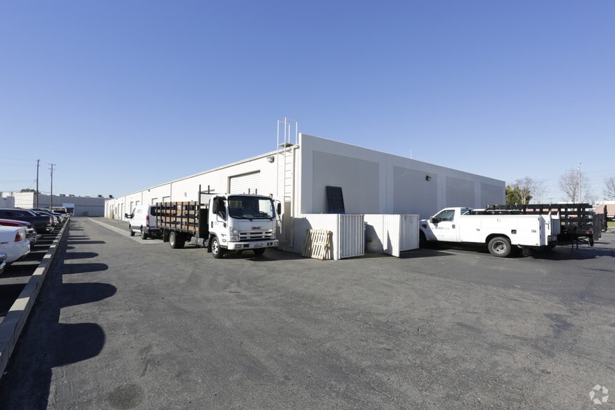 More Photos Of 1591 S Sinclair St, Anaheim Unknown For Lease