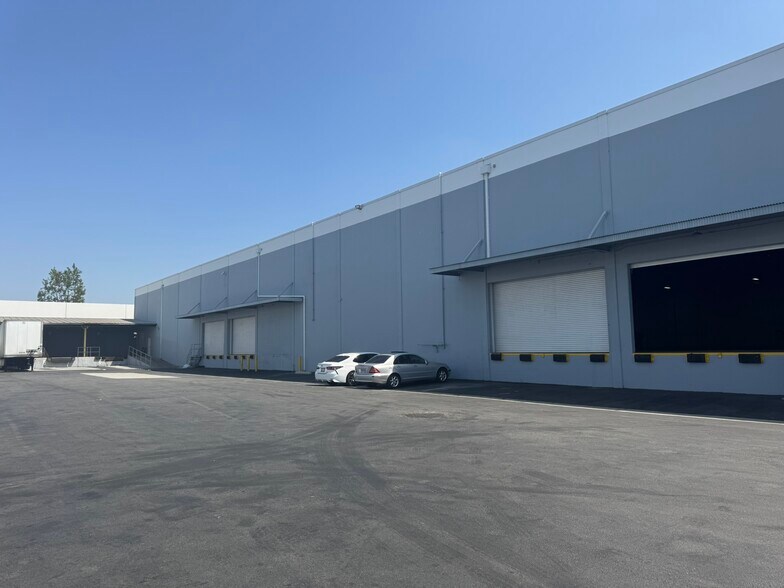 More Photos Of 345 N Baldwin Park Blvd, City of Industry Manufacturing For Lease