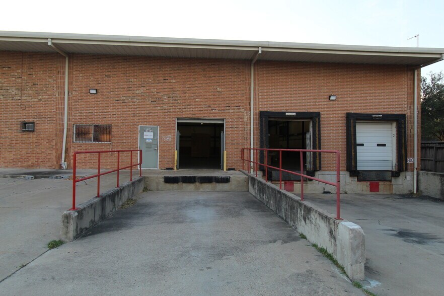 More Photos Of 3701 Mccoll St, McAllen Showroom For Sale