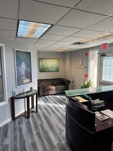 More Photos Of 750 Barksdale Rd, Newark Office For Lease