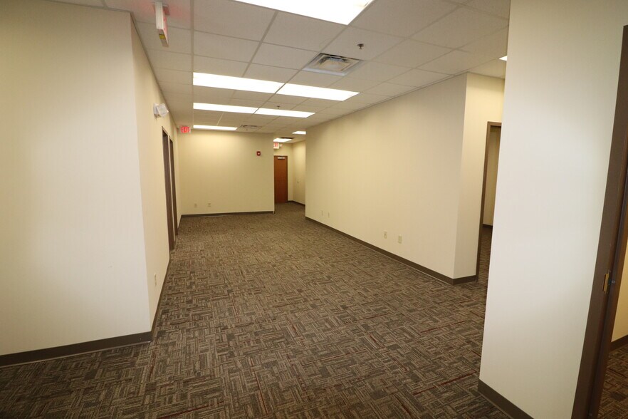 More Photos Of 100 Country Club Dr, Hendersonville Medical For Sale