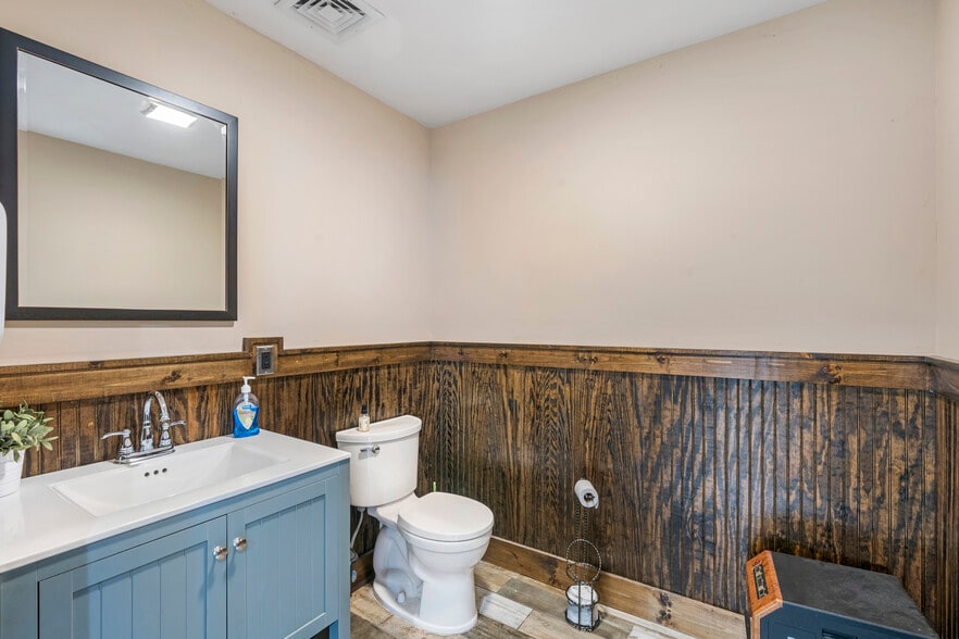 More Photos Of 574 Industrial Loop, Staten Island Warehouse For Sale