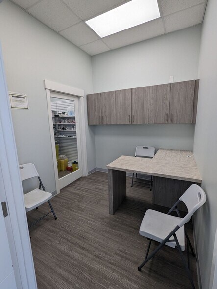 More Photos Of 5512 Macleod Trl SW, Calgary Medical For Lease