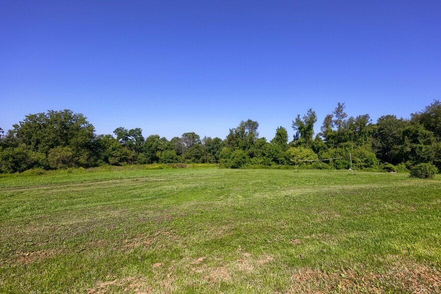 More Photos Of 197 Pencroft Dr N, Holtwood Industrial For Sale