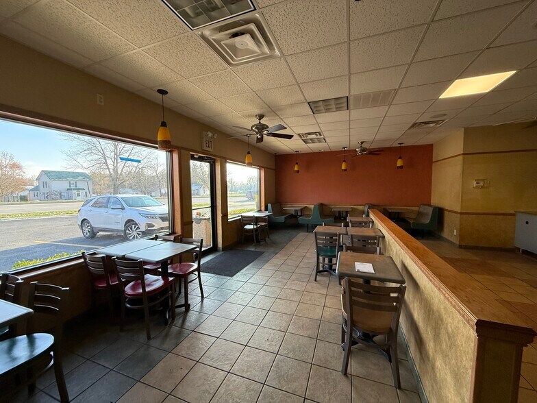 More Photos Of 304 S Obannon St, Raymond Fast Food For Lease