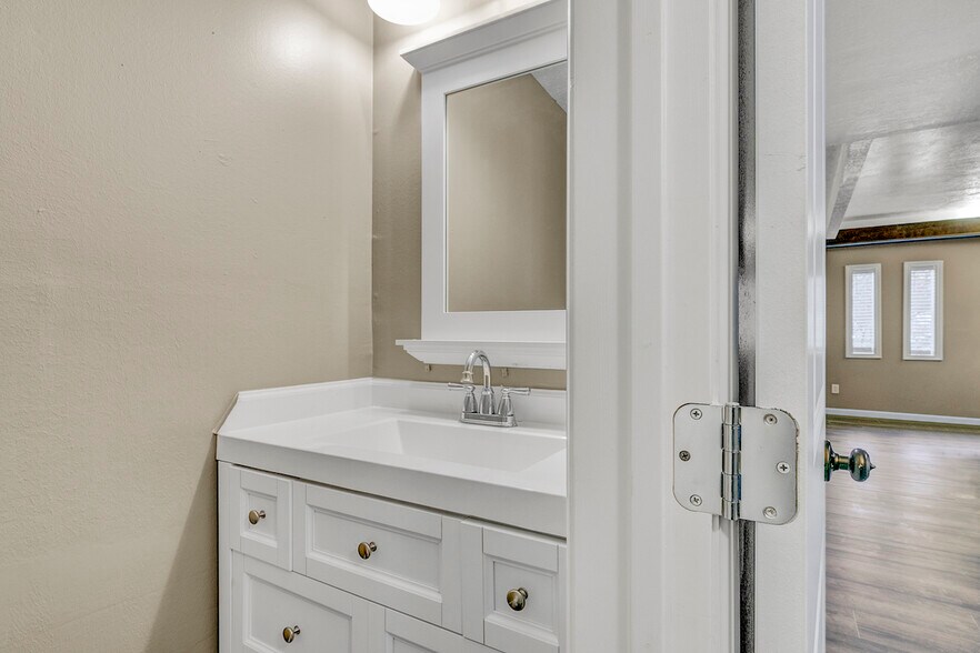 More Photos Of 3350 Mcfaddin Ave, Beaumont Apartments For Lease