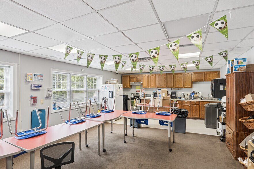 More Photos Of 190 N Evergreen Ave, Woodbury Office For Sale