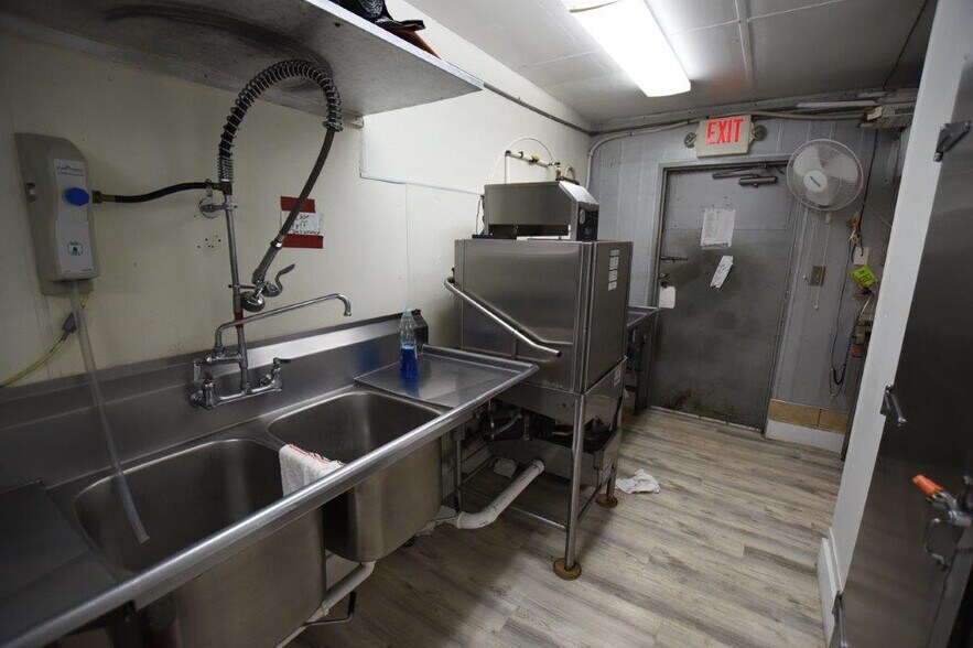 More Photos Of 1111 E Main St, Franklin Restaurant For Sale