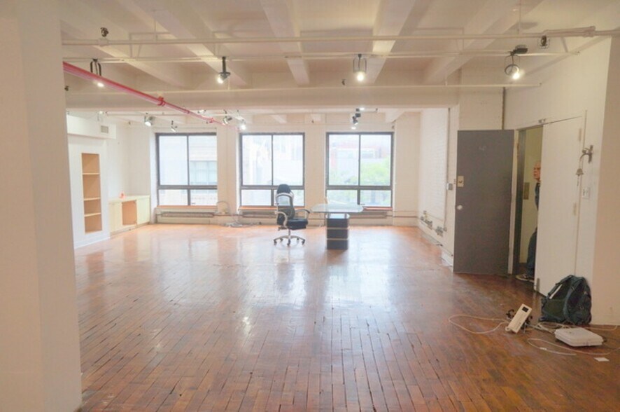 More Photos Of 30 Vandam St, New York Loft Creative Space For Lease