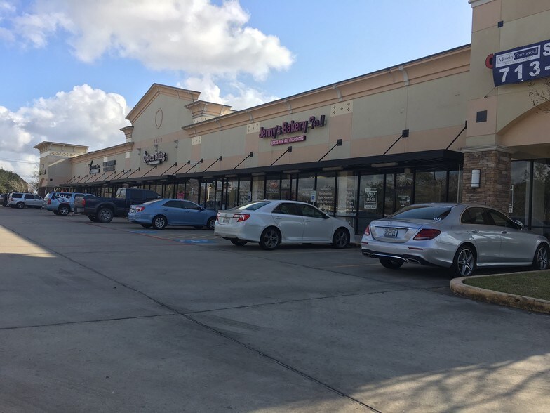More Photos Of 1130 Broadway St, Pearland Unknown For Lease