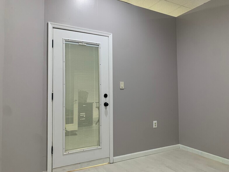 More Photos Of 4719-4731 Stamp Rd, Temple Hills Service For Sale