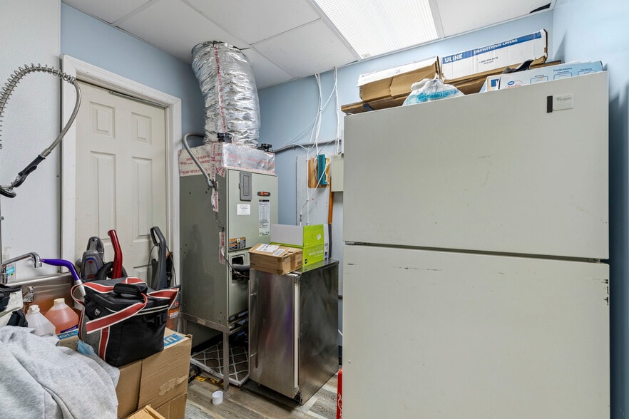 More Photos Of 3653 Regent Blvd, Jacksonville Warehouse For Sale