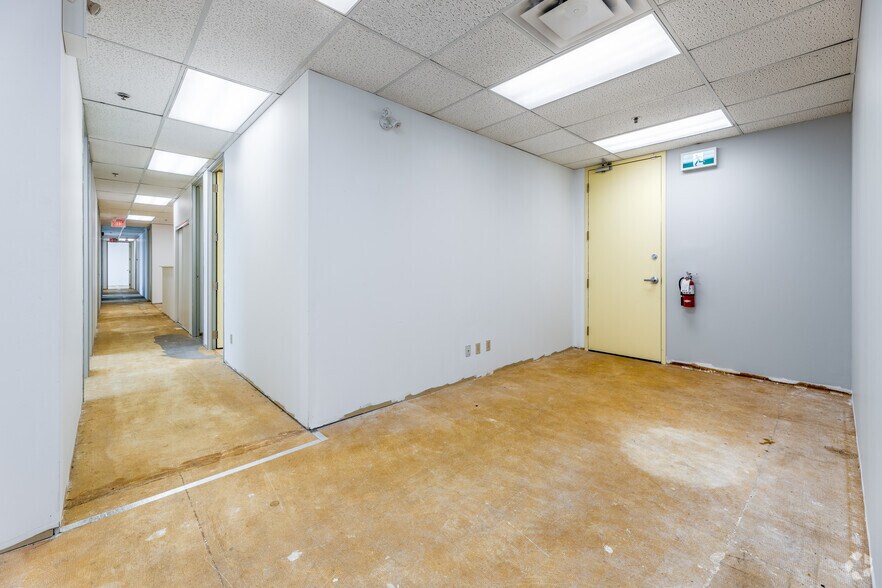 More Photos Of 6200 Dixie Rd, Mississauga Unknown For Sale