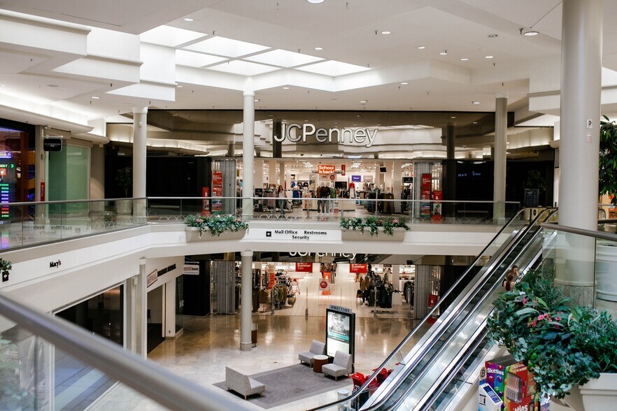 More Photos Of 6650 S Westnedge Ave, Portage General Retail For Lease