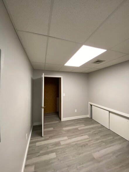 More Photos Of 2 Center St, Tariffville Freestanding For Sale