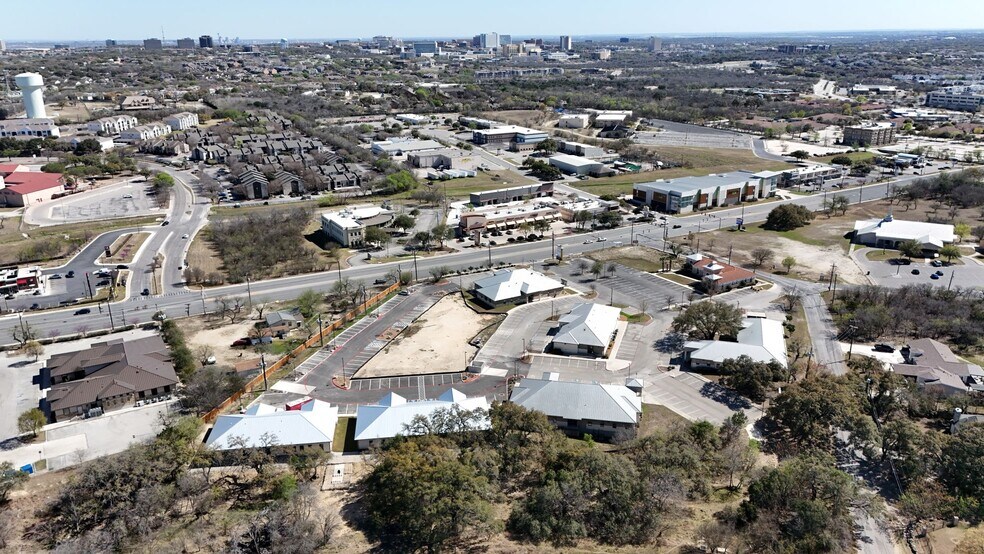 More Photos Of 9819 Huebner Rd, San Antonio Office For Sale