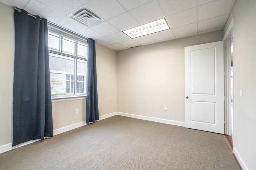 More Photos Of 2219 Sawdust Rd, The Woodlands Medical For Sale