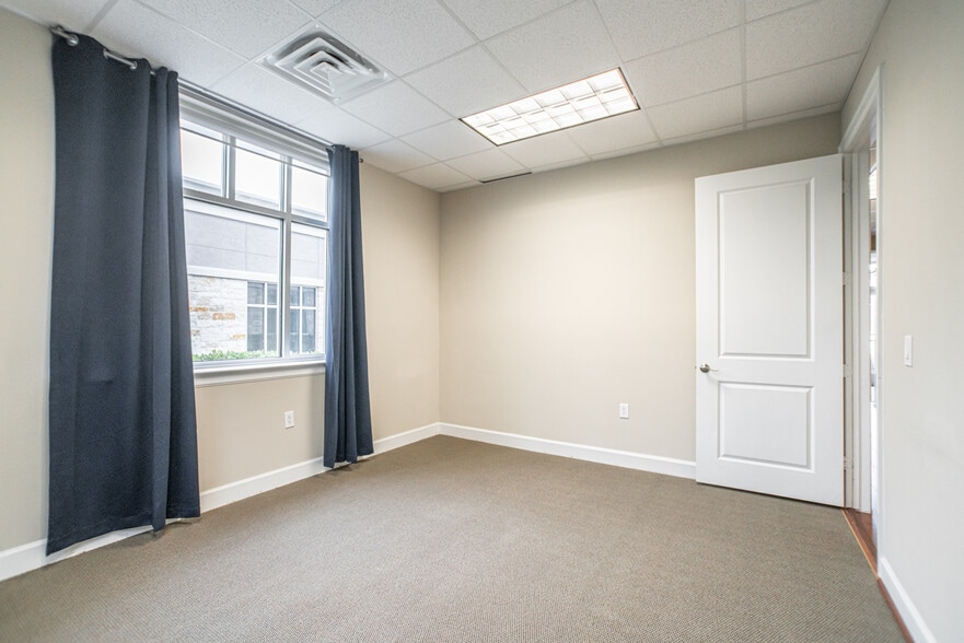 More Photos Of 2219 Sawdust Rd, The Woodlands Medical For Sale