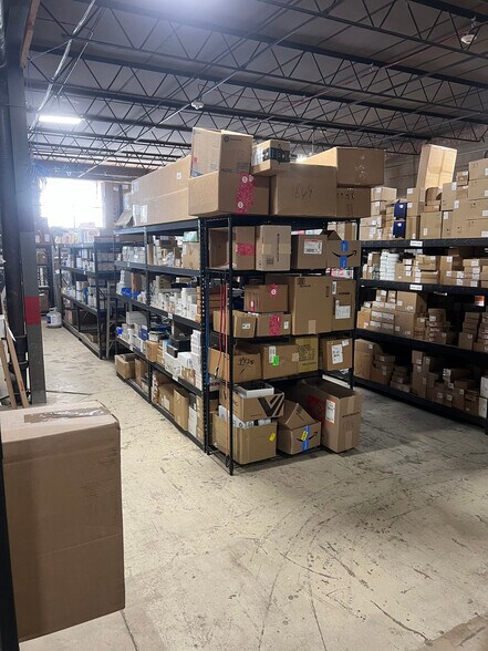 More Photos Of 1601 E Algonquin Rd, Mount Prospect Warehouse For Lease