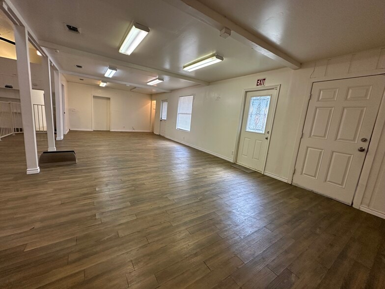 More Photos Of 6628 Crestway Dr, San Antonio Flex For Sale