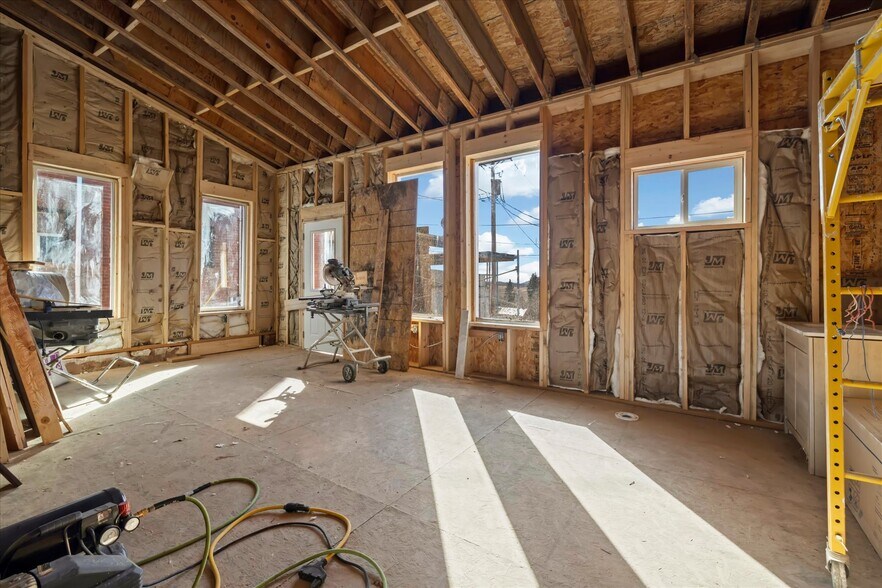 More Photos Of 310 Victor Ave, Victor General Retail For Sale