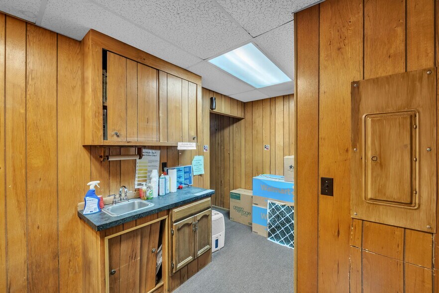 More Photos Of 600-604 W Washington St, Suffolk Storefront Retail Office For Sale
