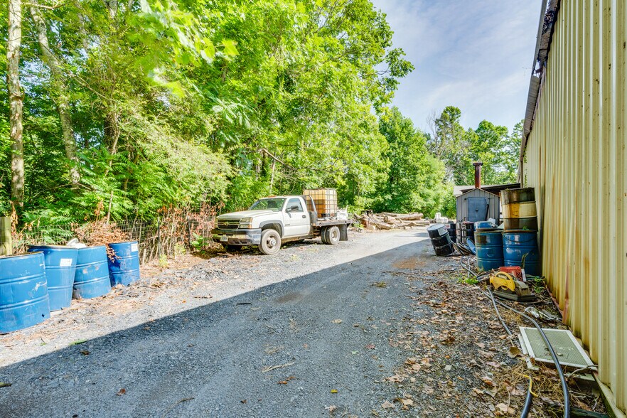 More Photos Of 5560 Highway 19 E, Hampton Manufacturing For Sale