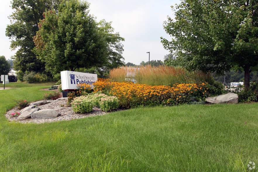 More Photos Of 3195 Wilson Dr NW, Grand Rapids Manufacturing For Lease