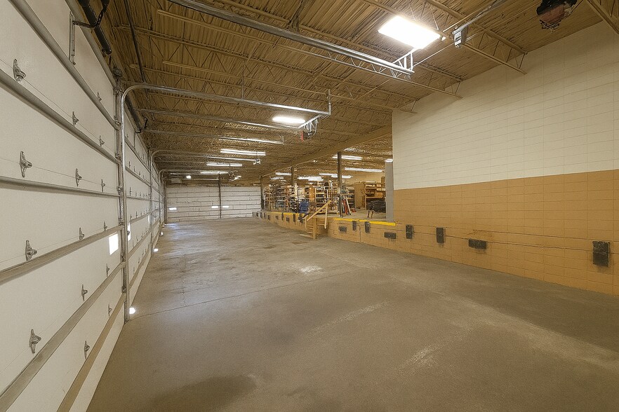 More Photos Of 900 Kraft Dr SE, Melrose Light Distribution For Lease