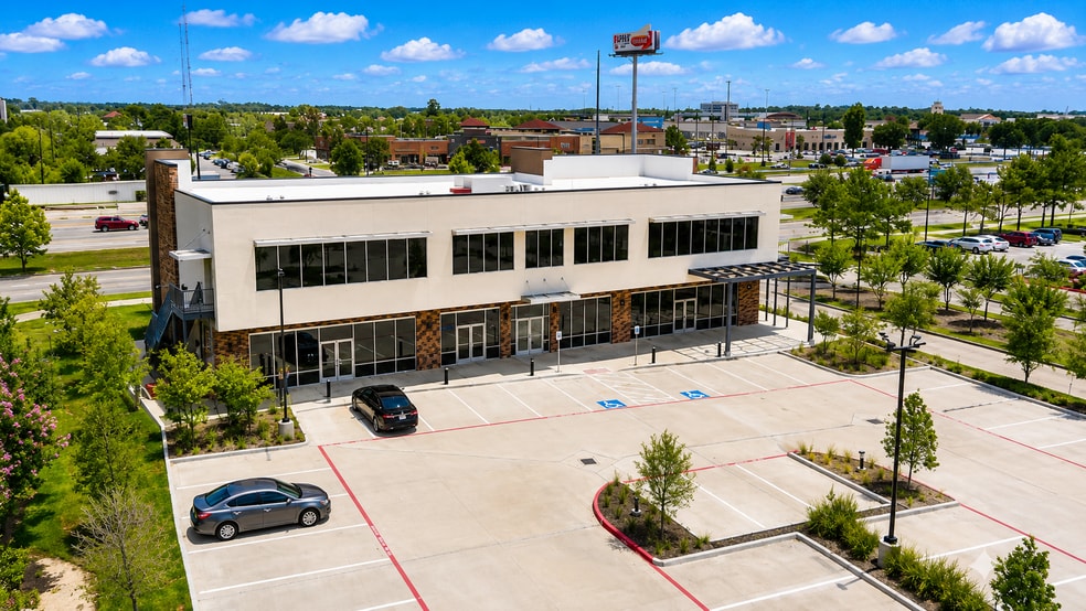Primary Photo Of 18386 I45, Shenandoah Freestanding For Lease