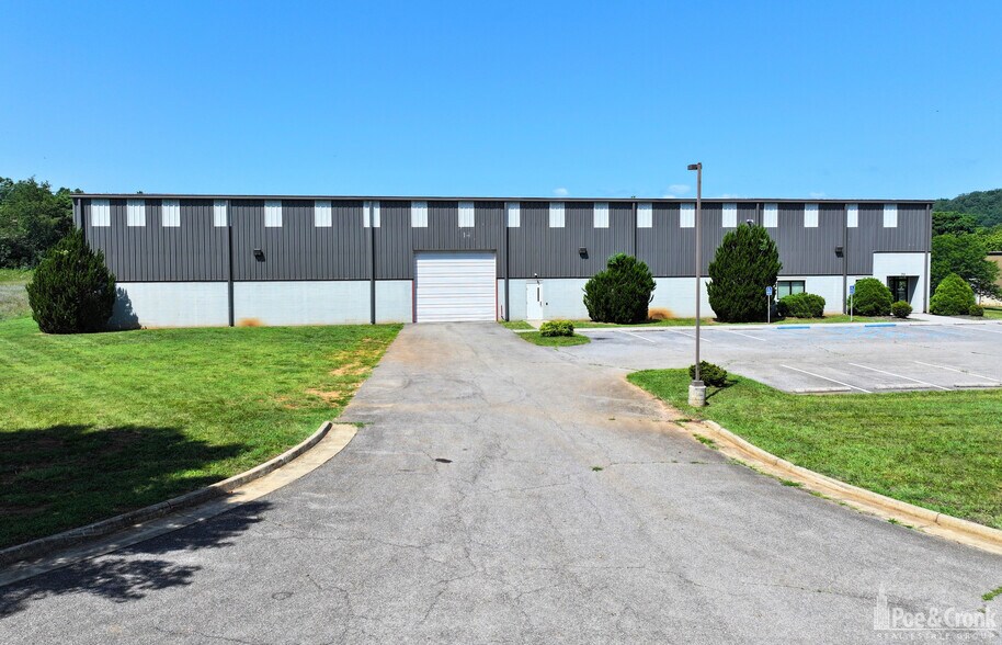 More Photos Of 70 Douglas Way, Natural Bridge Station Warehouse For Sale