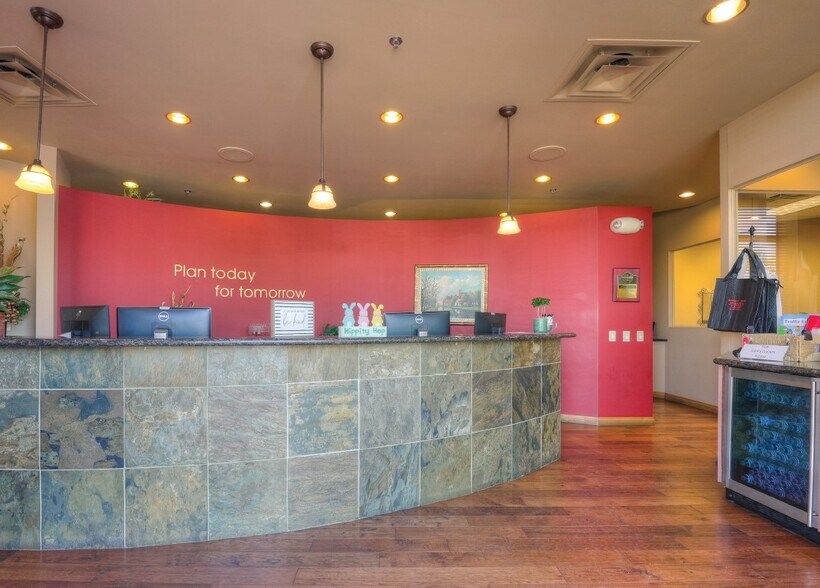 More Photos Of 8601 S Priest Dr, Tempe Office For Sale