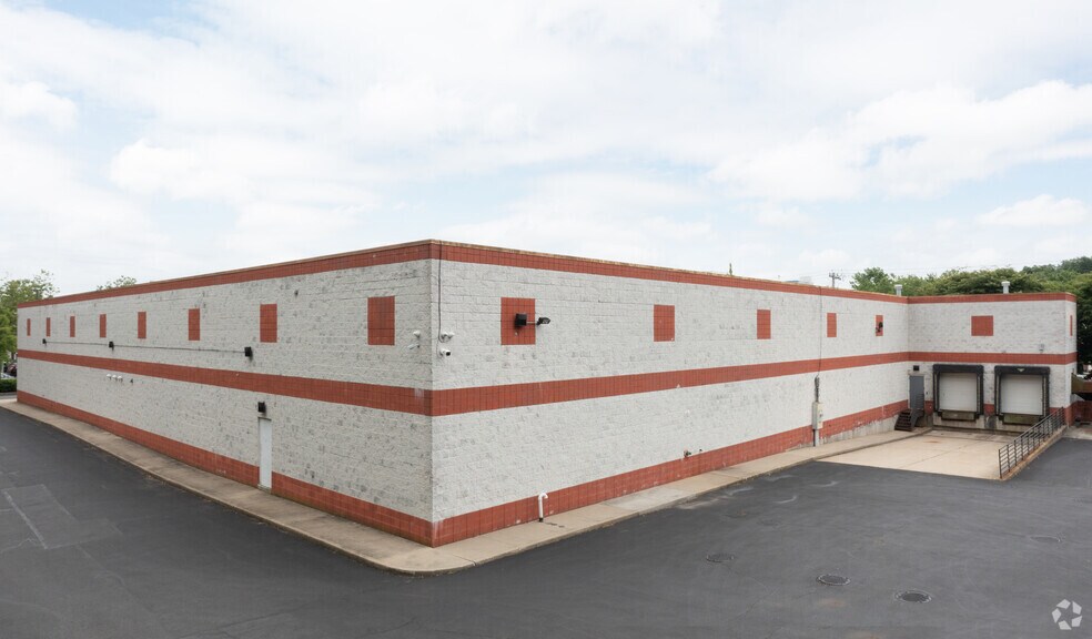 More Photos Of 1815 E Jericho Tpke, Huntington Freestanding For Lease