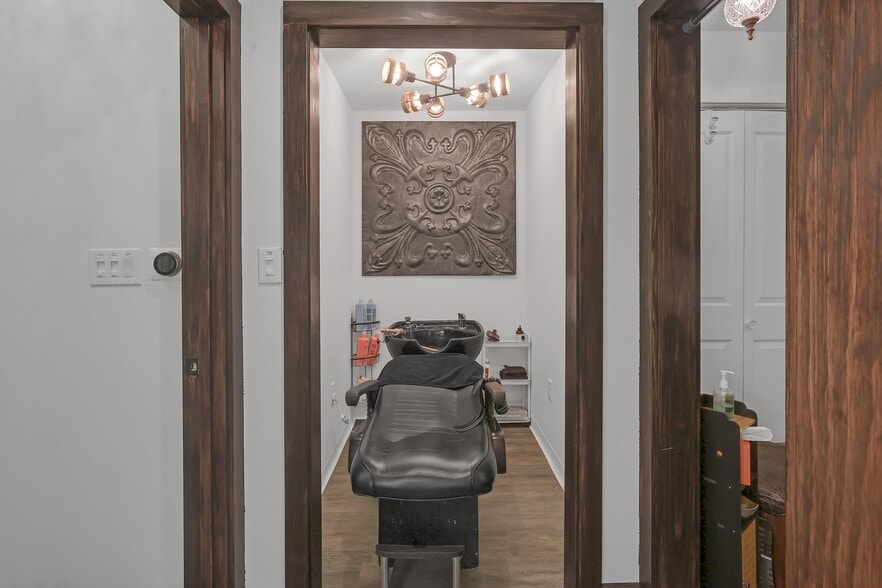 More Photos Of 612 N Third Street, Princeton Office For Sale