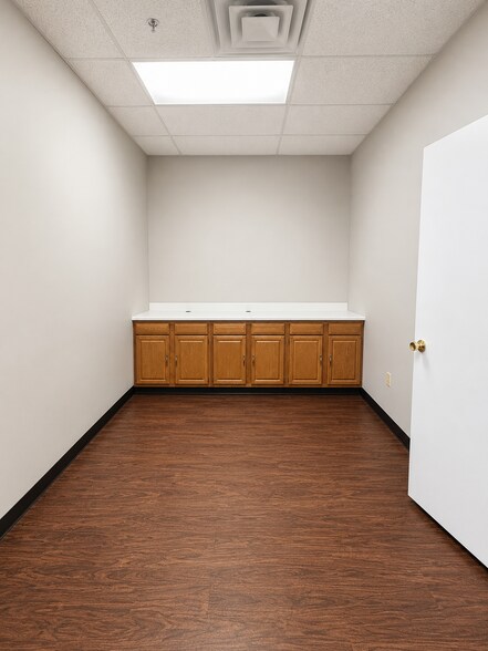 More Photos Of 1851 44th St SW, Wyoming Freestanding For Lease