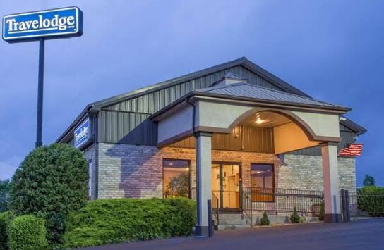 Primary Photo Of 140 Lithia Rd, Wytheville Hotel For Sale