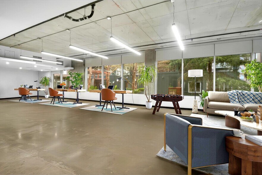 More Photos Of 2727 Western Ave, Seattle Loft Creative Space For Lease