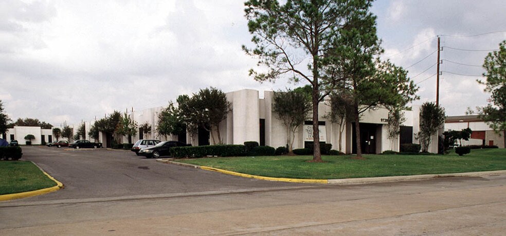 More Photos Of 9720 Town Park, Houston Office For Sale