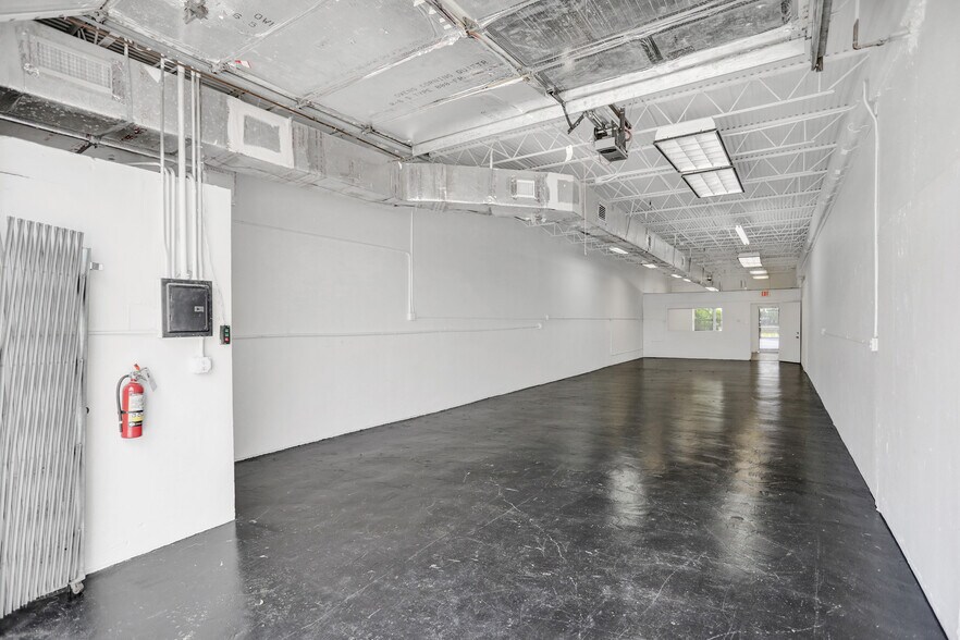 More Photos Of 3930-3948 NE 5th Ave, Oakland Park Warehouse For Lease