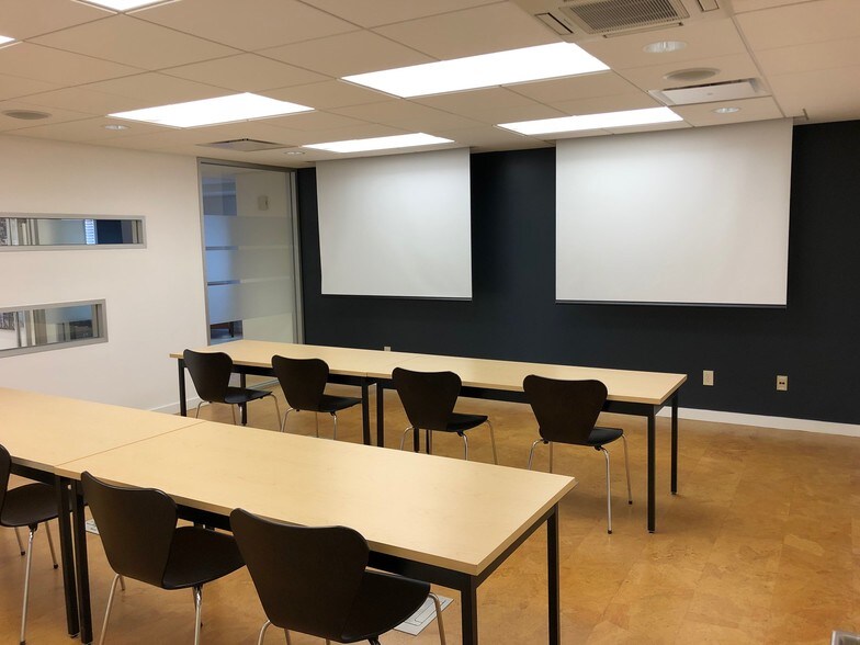 More Photos Of 2440 Sandy Plains Rd, Marietta Office For Sale