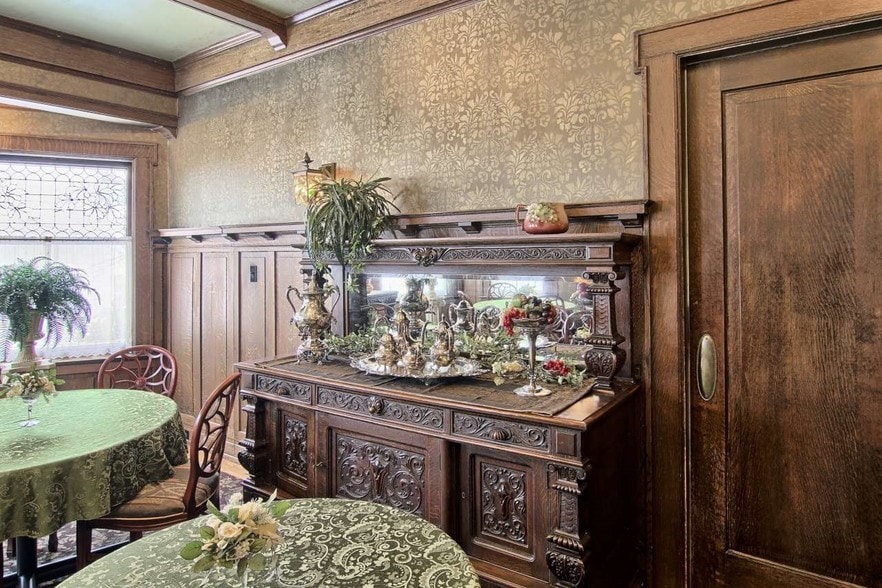 More Photos Of 230 Wellington St, Traverse City Hospitality For Sale