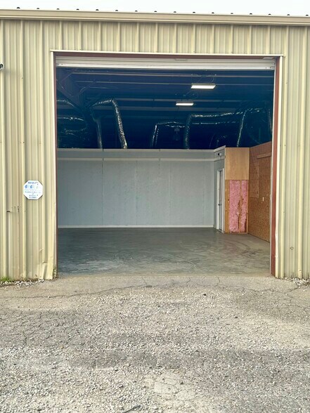 More Photos Of 315 Transport Dr, Cookeville Warehouse For Lease